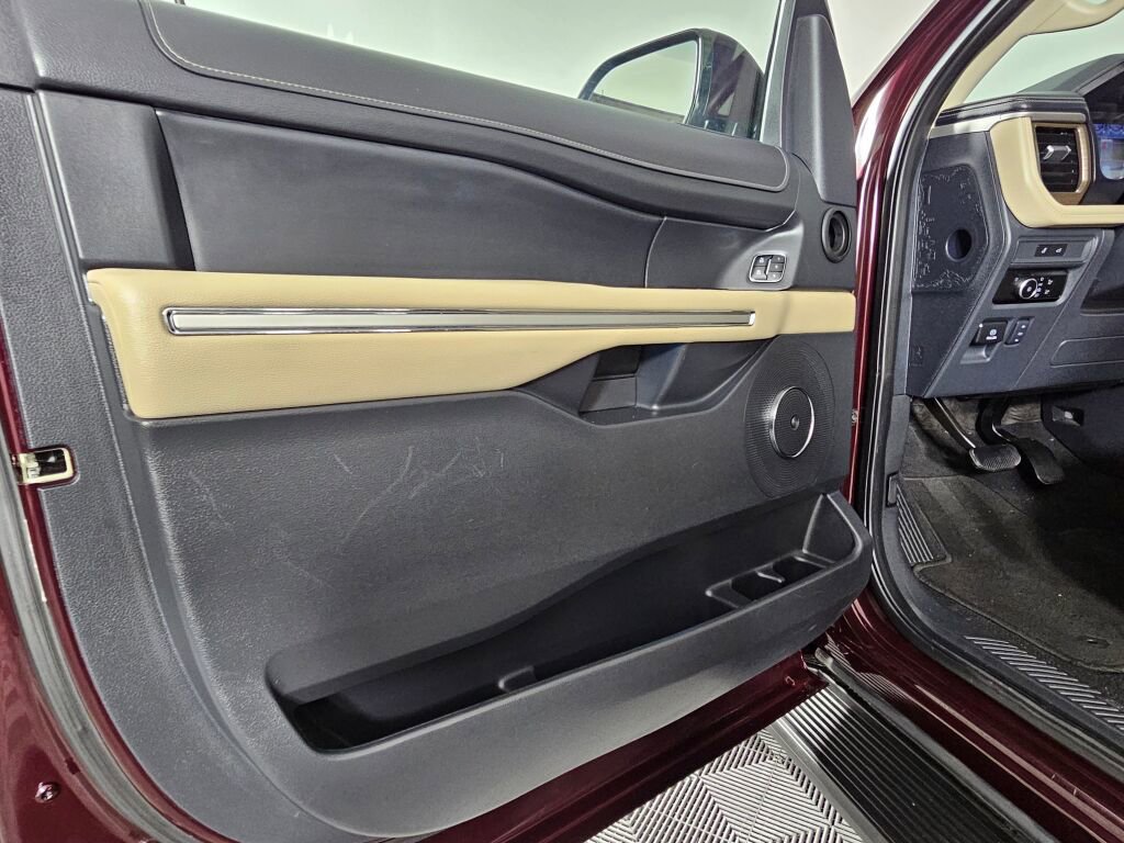 Used 2024 Ford Expedition Limited image 18