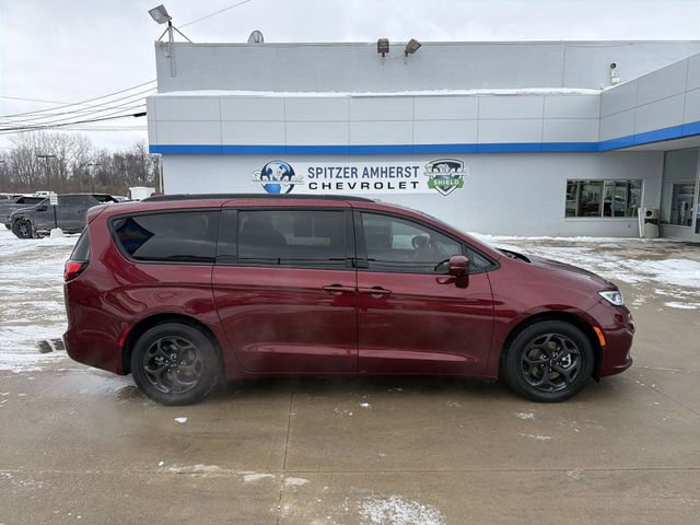 Used 2021 Chrysler Pacifica Touring-L w/ S Appearance Package image 11