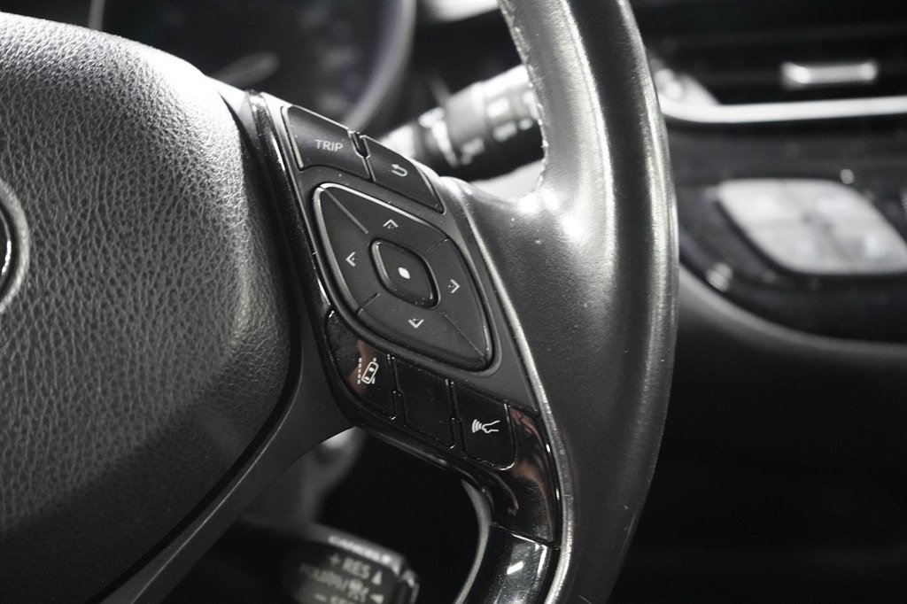 Used 2018 Toyota C-HR XLE FWD image 13