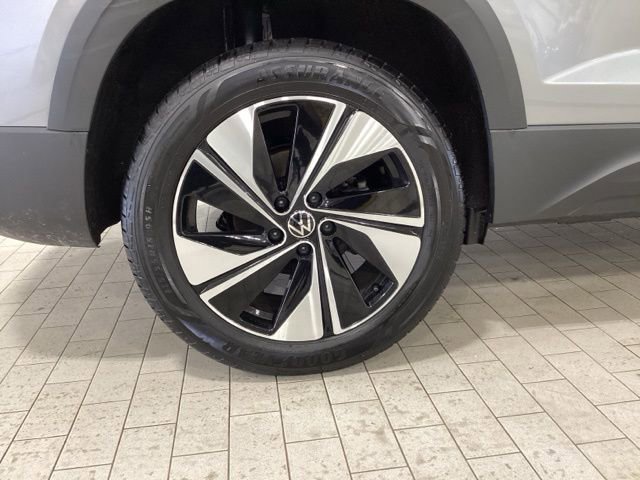 Certified 2025 Volkswagen Taos SE w/ Panoramic Sunroof Package image 21