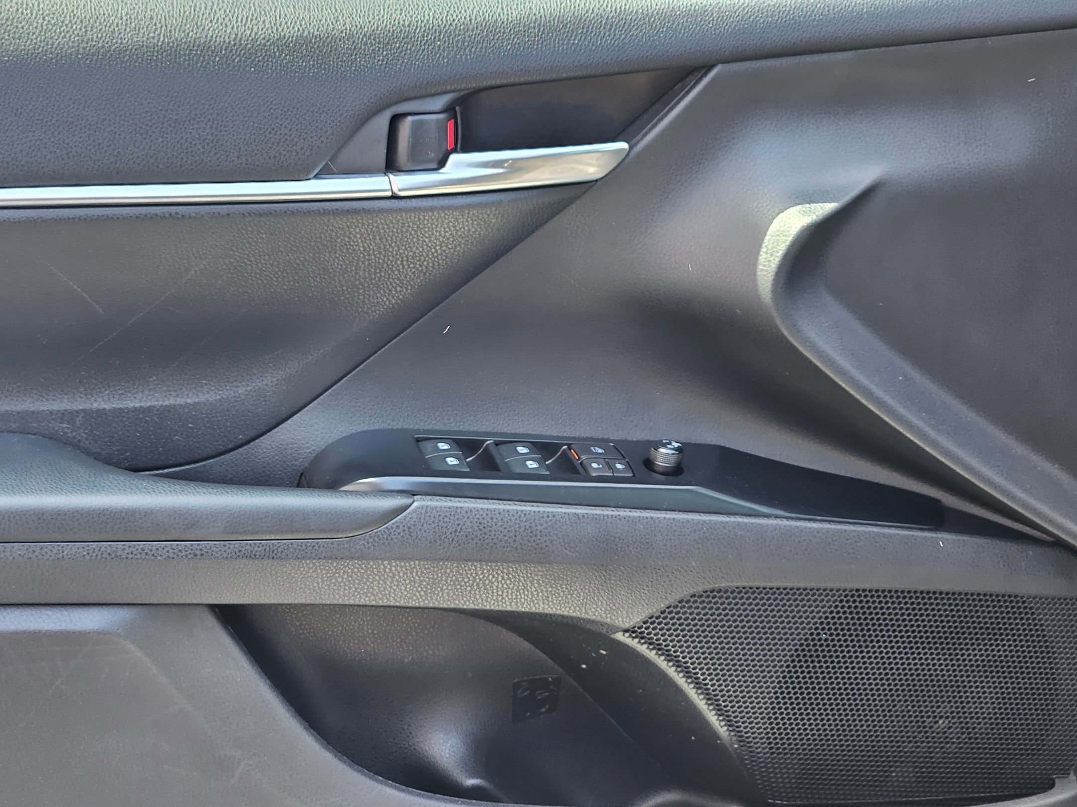 Used 2020 Toyota Camry SE w/ Convenience Package image 18