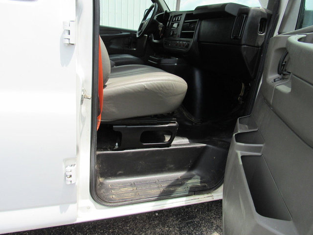 Used 2014 Chevrolet Express 2500 RWD image 12