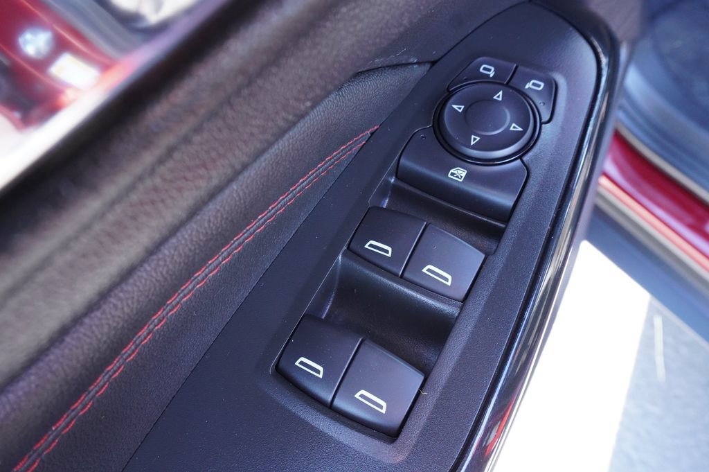 Used 2025 Chevrolet Trax RS w/ Sunroof Package FWD image 16