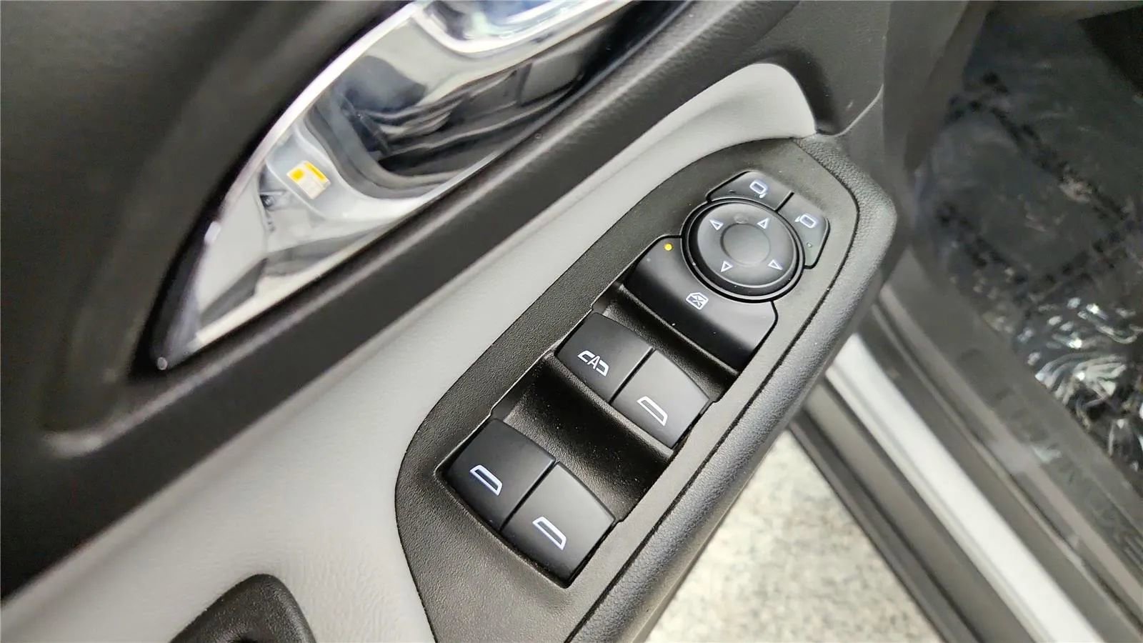 Used 2023 Chevrolet Equinox LS w/ Driver Confidence II Package AWD/4WD image 29