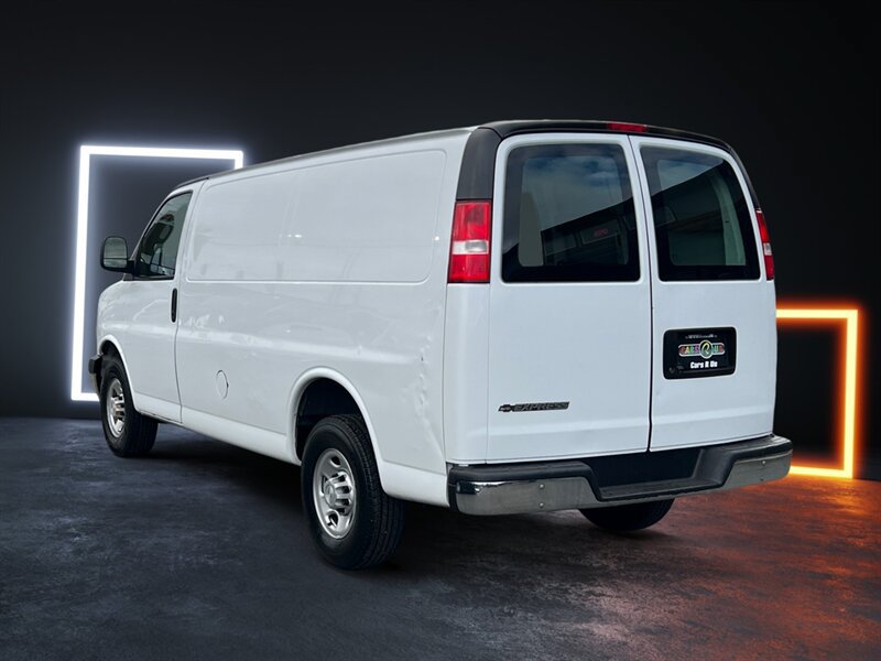 Used 2018 Chevrolet Express 2500 w/ Driver Convenience Package RWD image 4