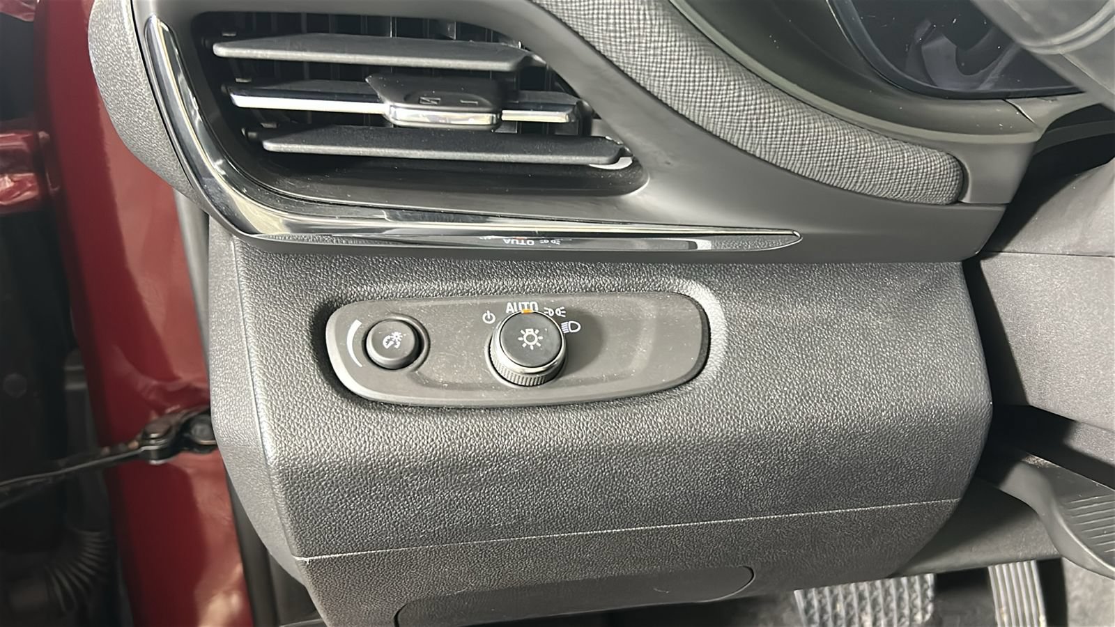 Used 2025 Buick Envista Sport Touring FWD image 22