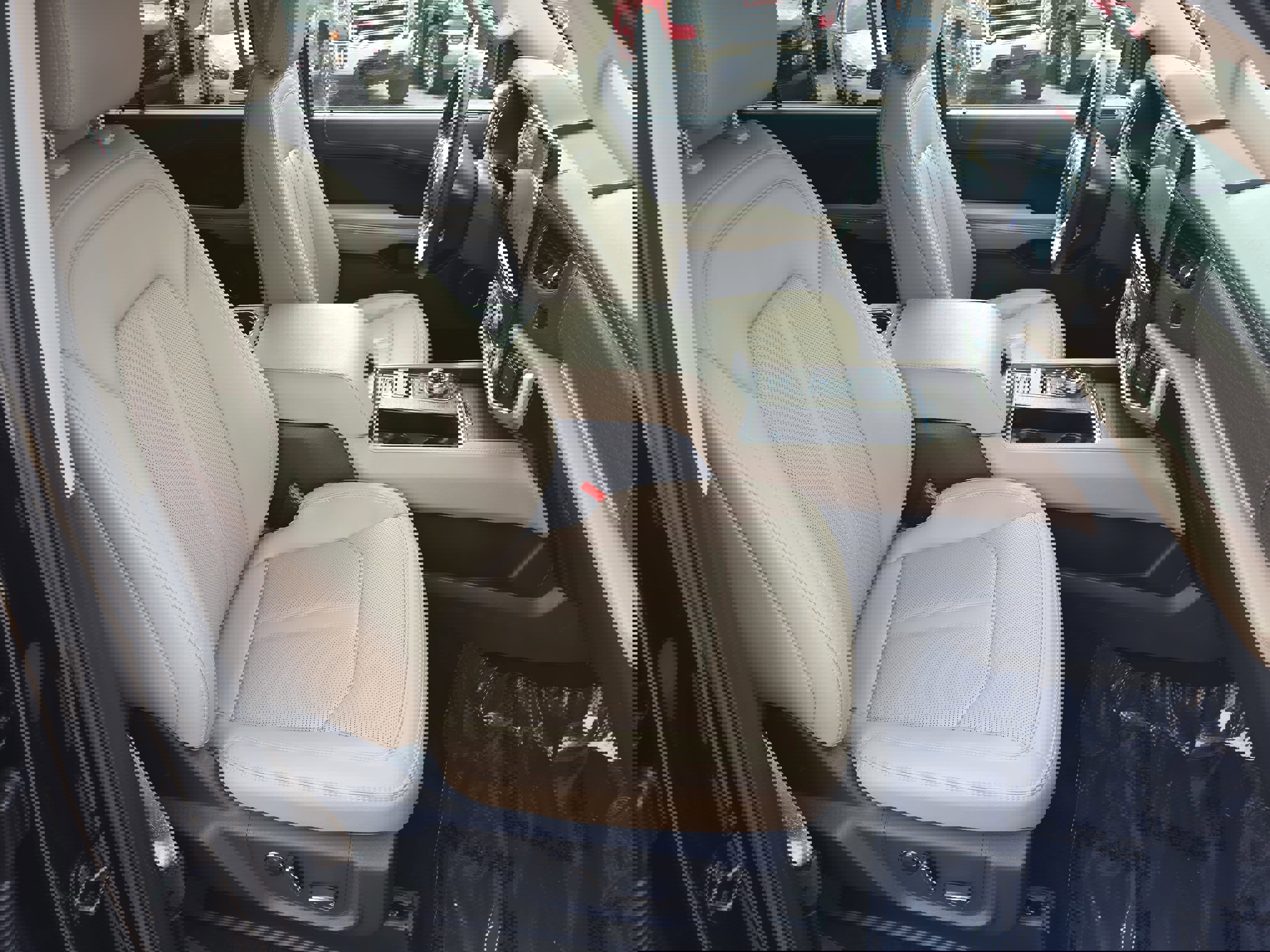 Used 2024 Ford Expedition Limited image 10