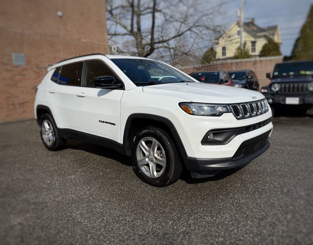 Used 2024 Jeep Compass Latitude AWD/4WD image 3