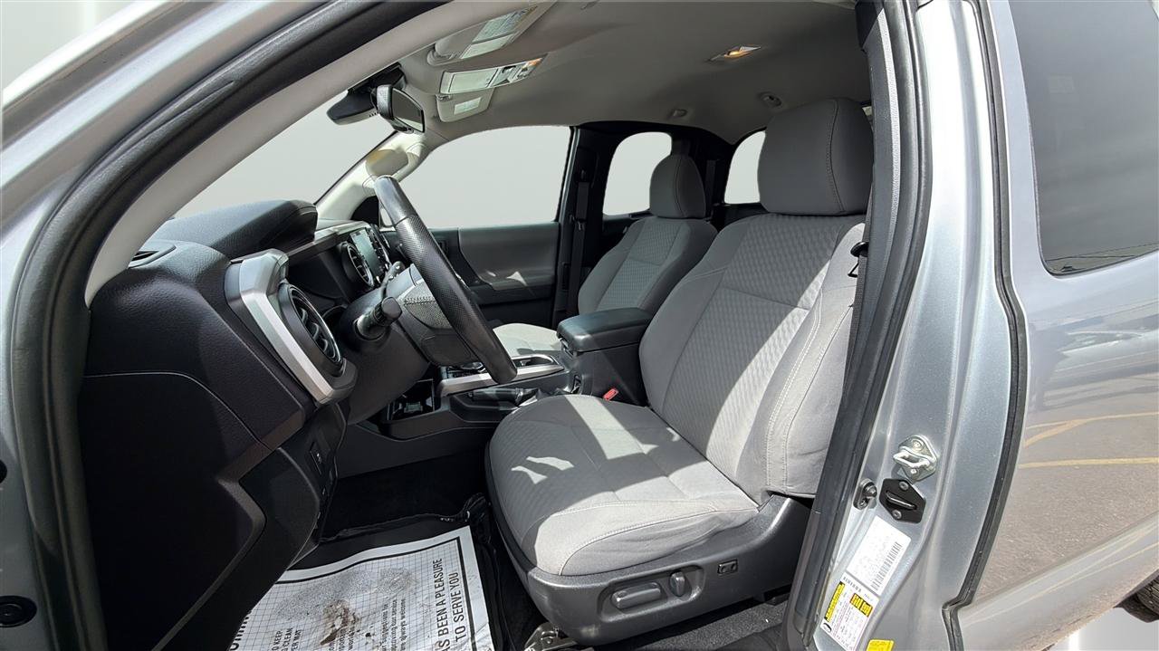 Used 2020 Toyota Tacoma SR5 w/ Blackout Package AWD/4WD image 29