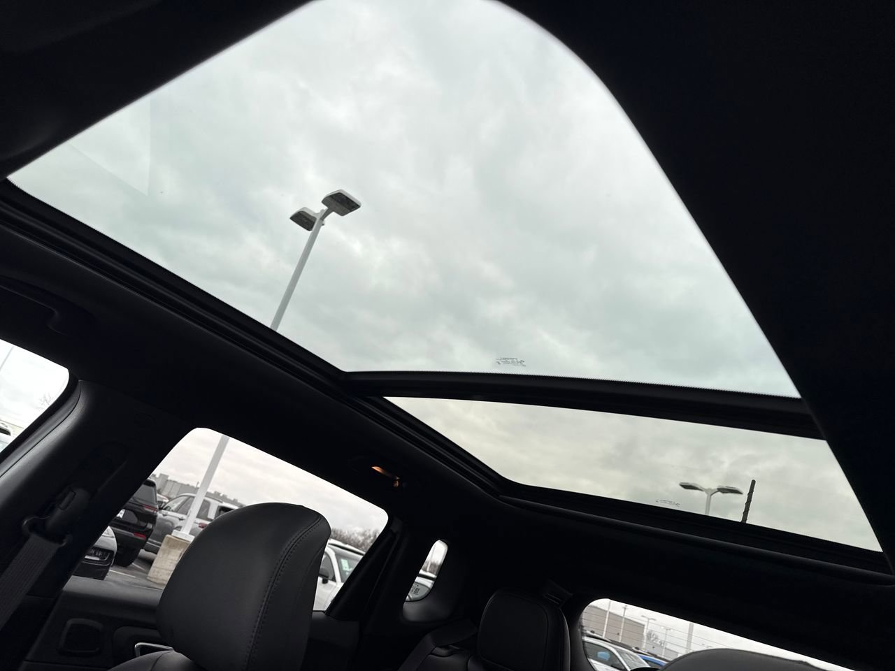 Used 2024 Jeep Compass Latitude w/ Sun and Sound Group image 12