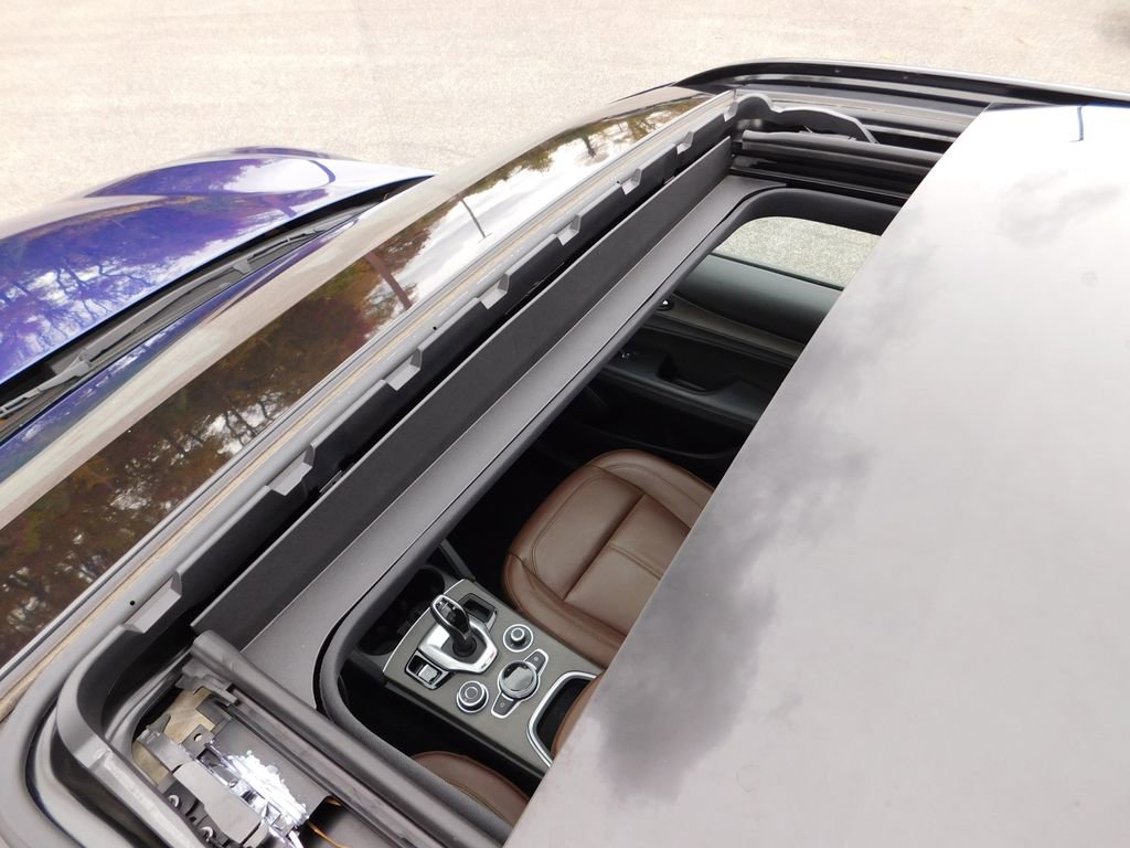 Used 2023 Alfa Romeo Stelvio Ti image 10