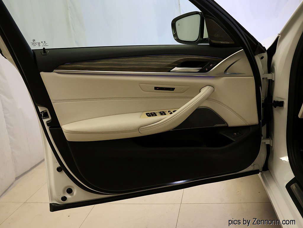 Used 2022 BMW 540i w/ Premium Package image 26