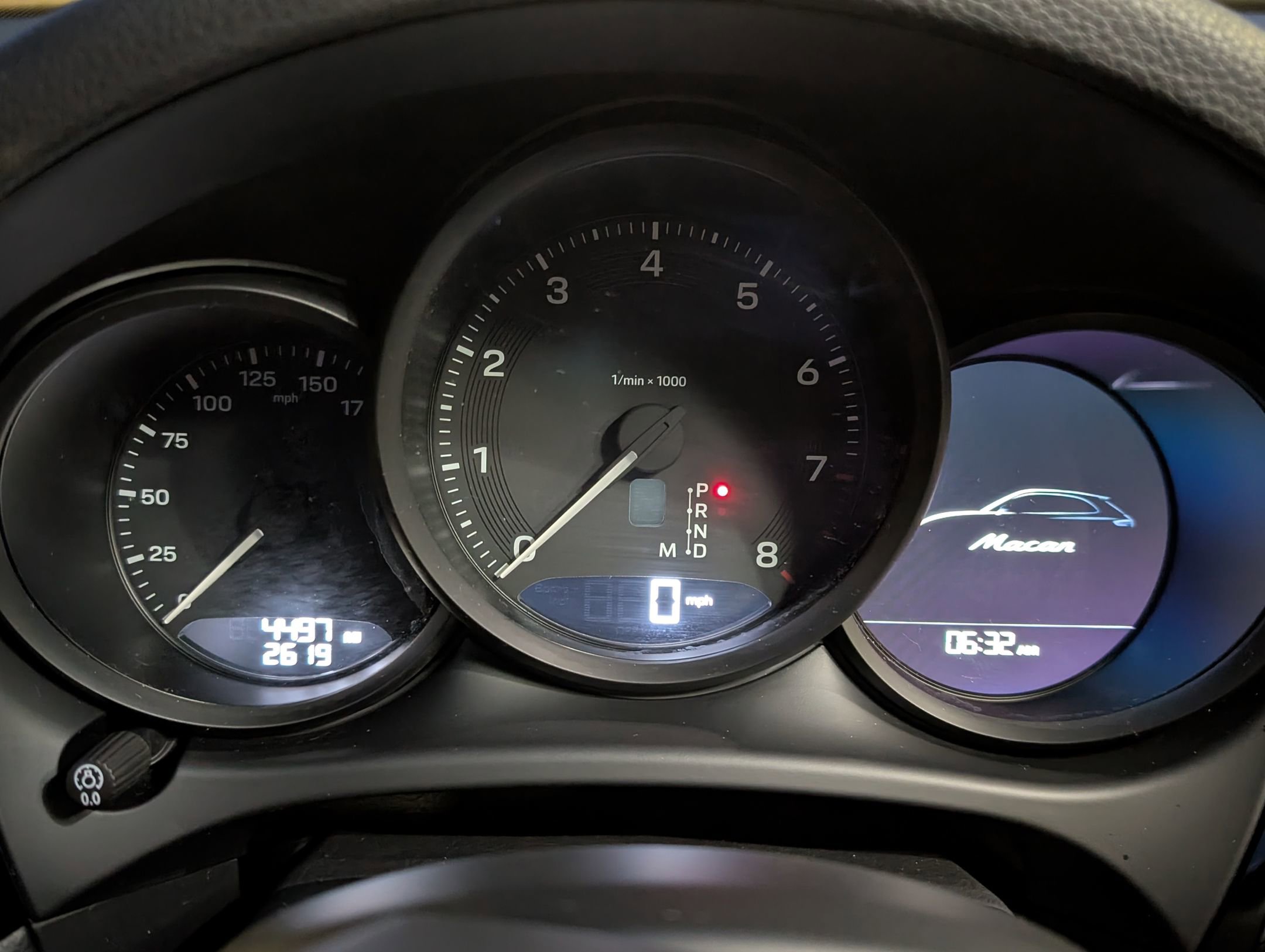 Certified 2025 Porsche Macan image 30