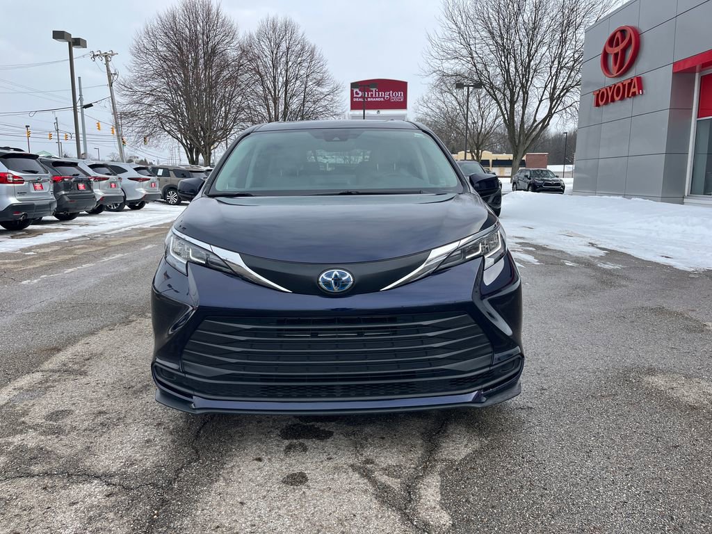 Certified 2021 Toyota Sienna LE image 8