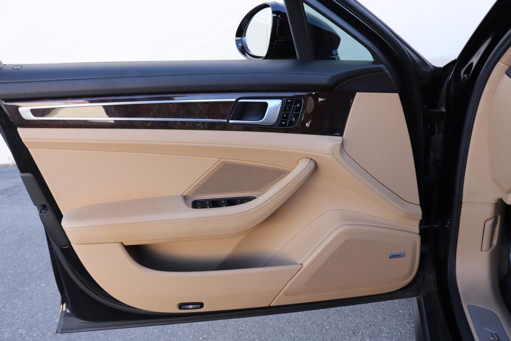 Used 2018 Porsche Panamera 4 image 35