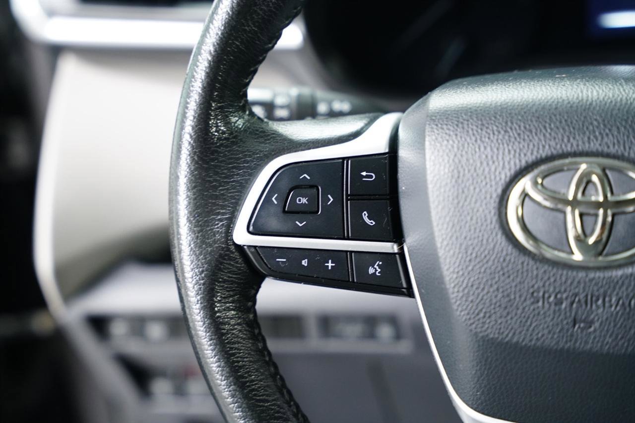 Used 2023 Toyota Sienna XLE image 14