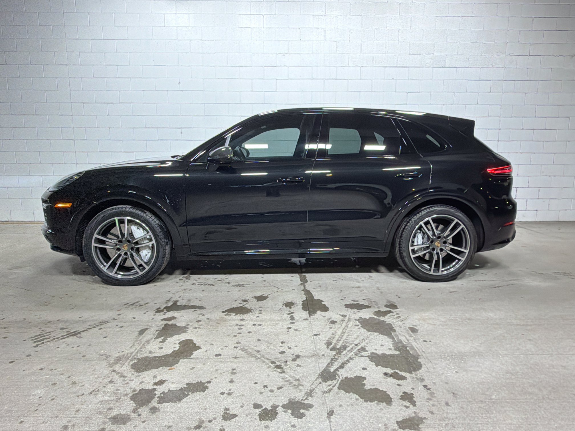 Certified 2023 Porsche Cayenne Turbo AWD/4WD image 2