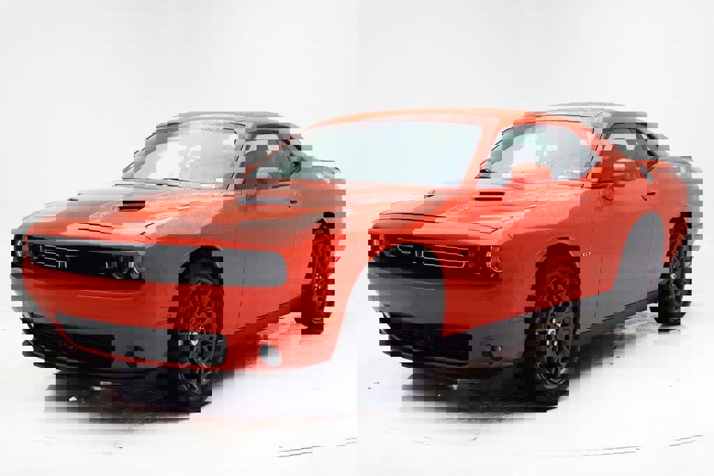 Used 2018 Dodge Challenger GT w/ Technology Group image 2