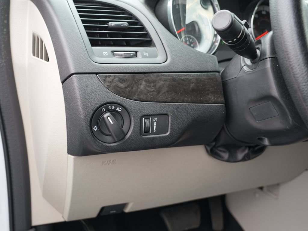 Used 2018 Dodge Grand Caravan SE w/ UConnect Hands-Free Group FWD image 17