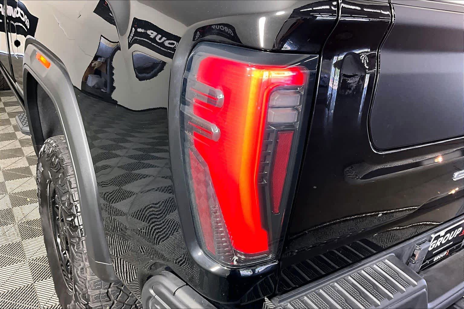 Certified 2025 GMC Sierra 2500 AT4X w/ AT4X AEV Edition AWD/4WD image 28