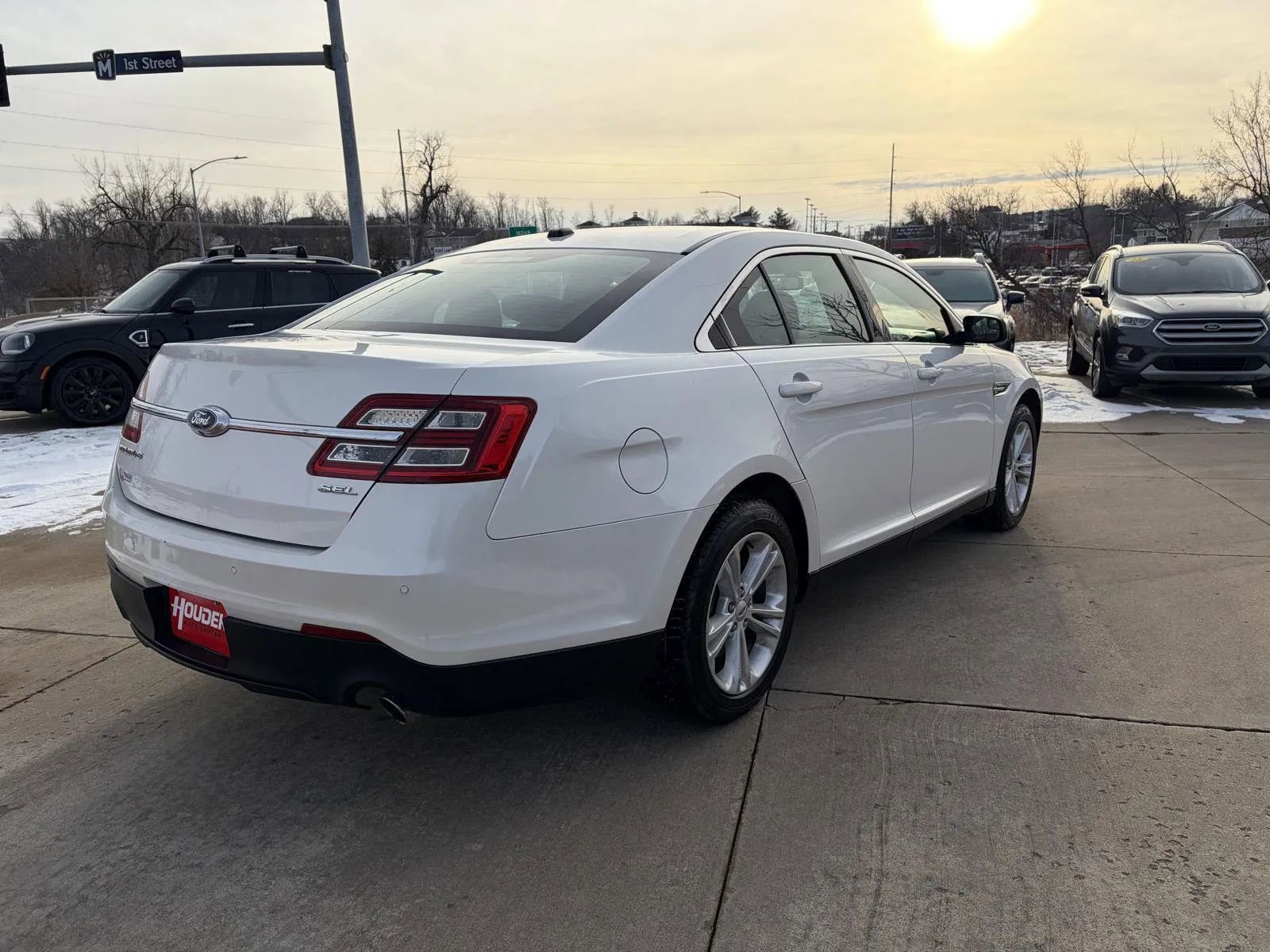Used 2014 Ford Taurus SEL w/ Equipment Group 201A FWD image 8