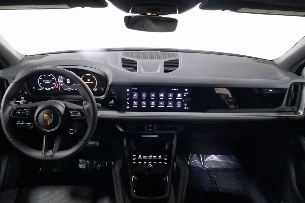 Used 2025 Porsche Cayenne image 13