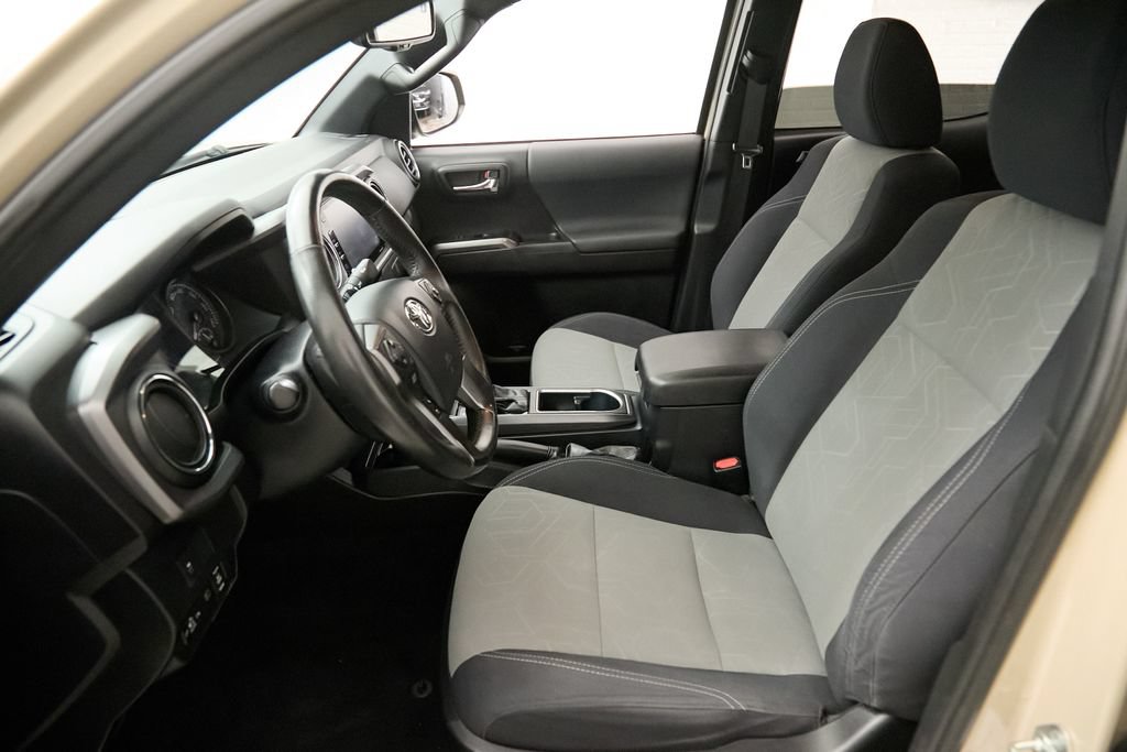 Used 2020 Toyota Tacoma TRD Sport AWD/4WD image 23