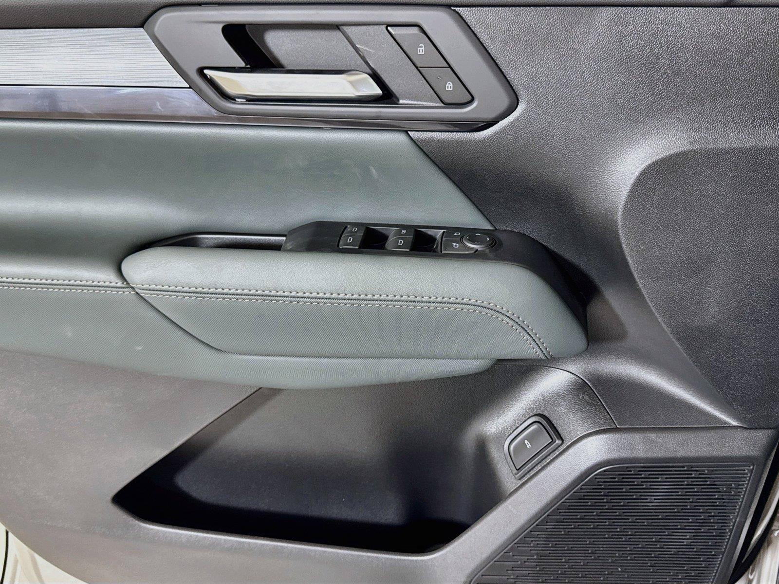 New 2027 GMC Terrain AT4 w/ Technology Package II AWD/4WD image 16