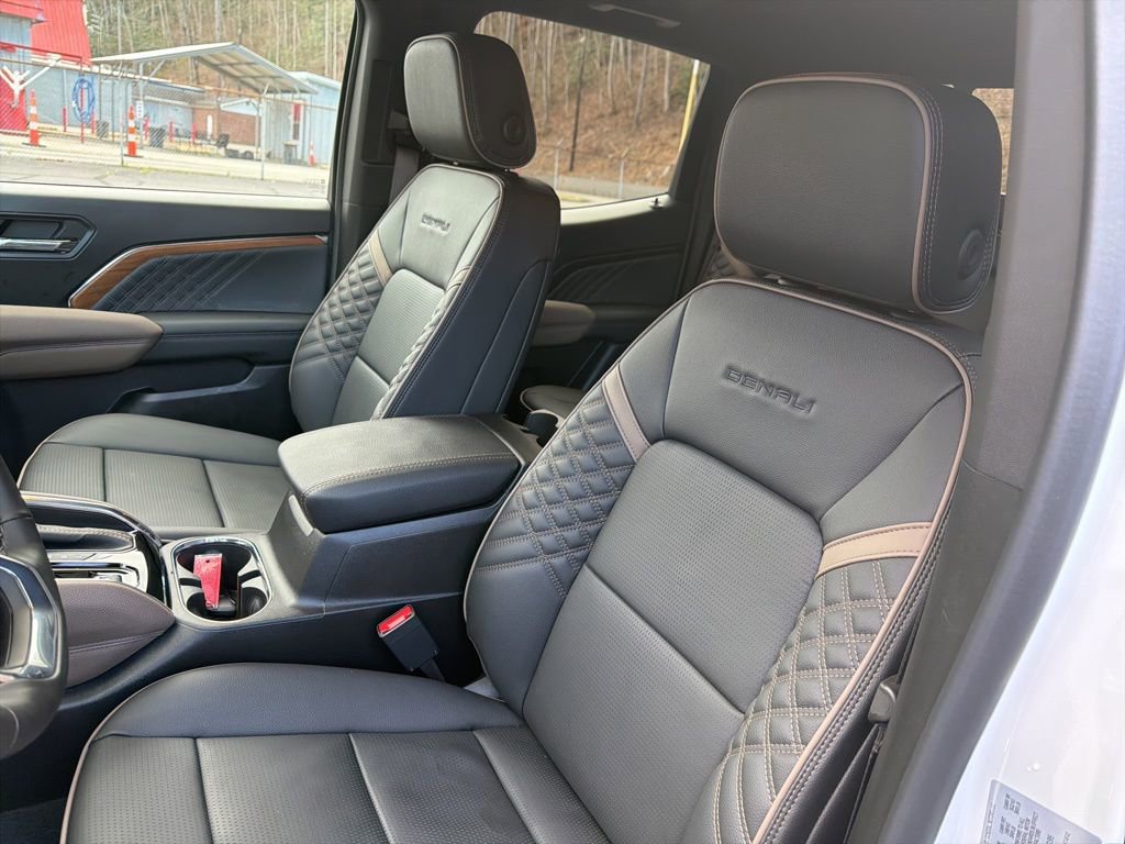 Used 2026 GMC Canyon Denali image 9