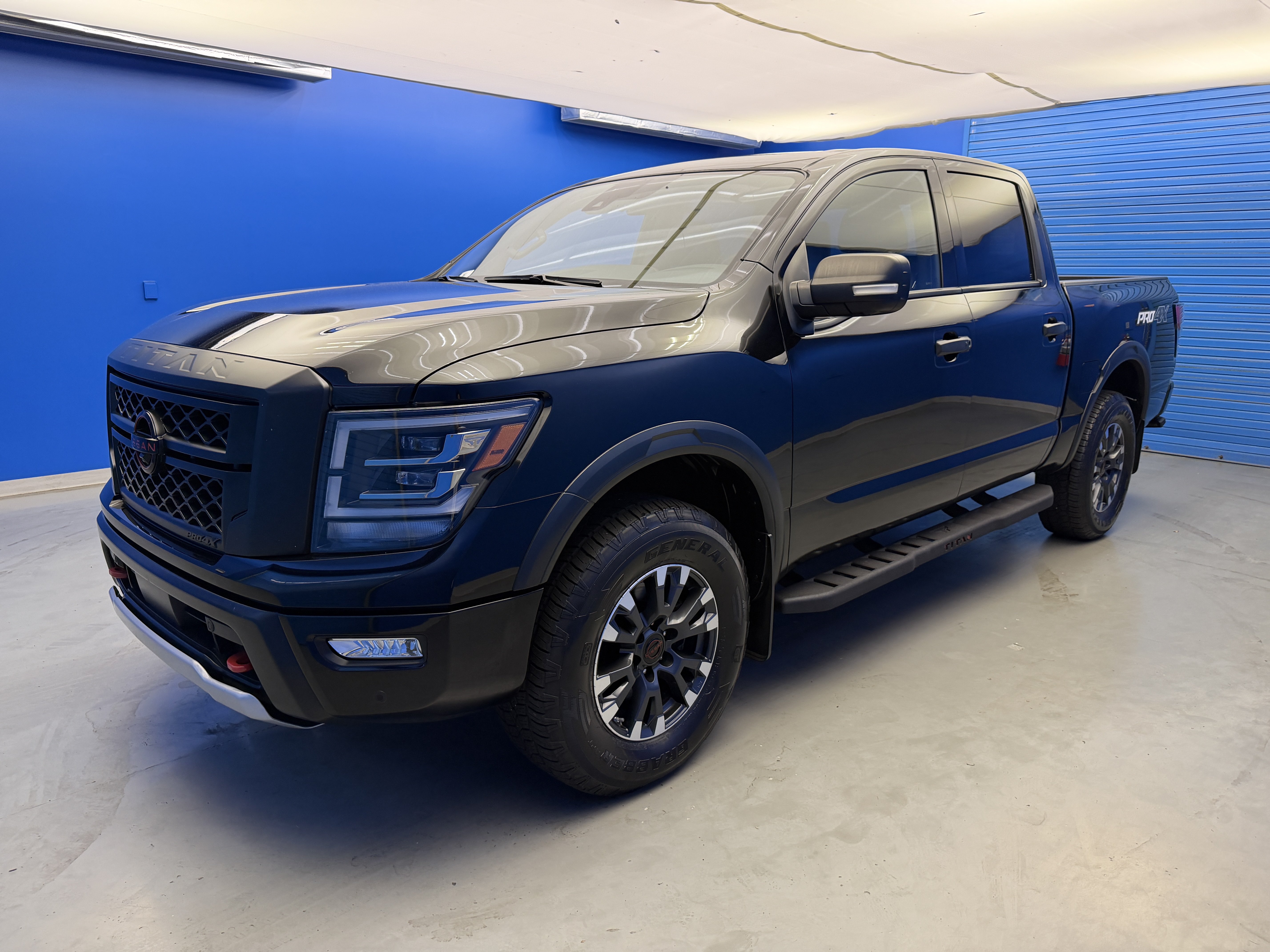 Used 2024 Nissan Titan PRO-4X w/ Pro-4x Convenience Package AWD/4WD image 4