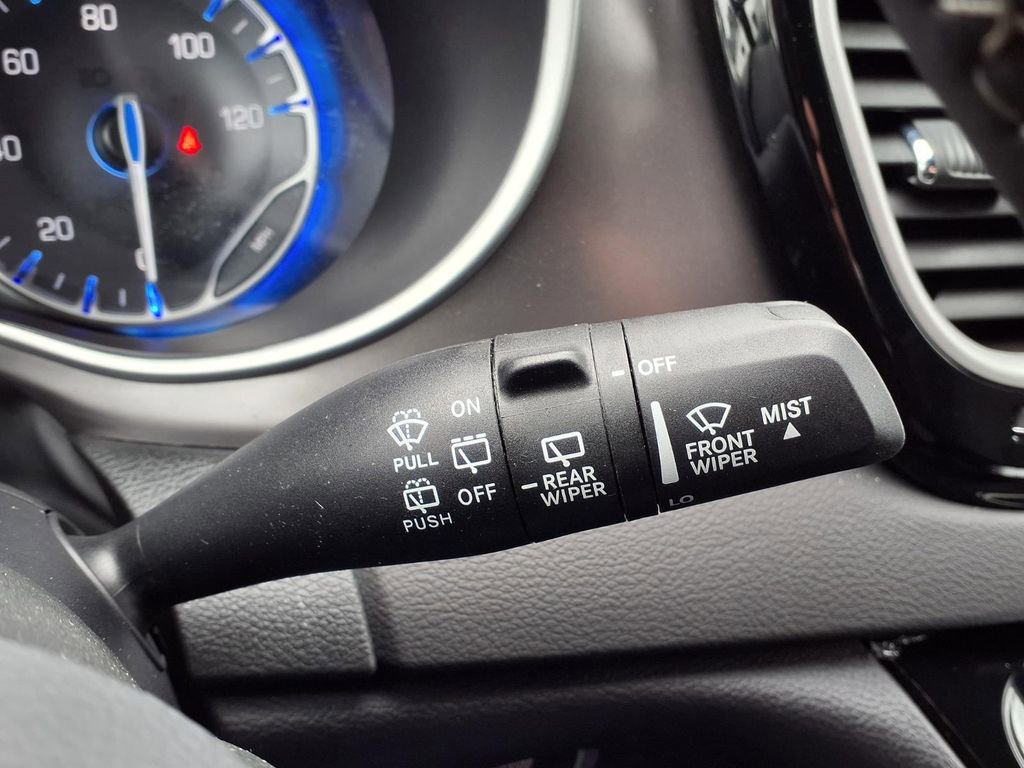 Used 2026 Chrysler Pacifica Select image 15