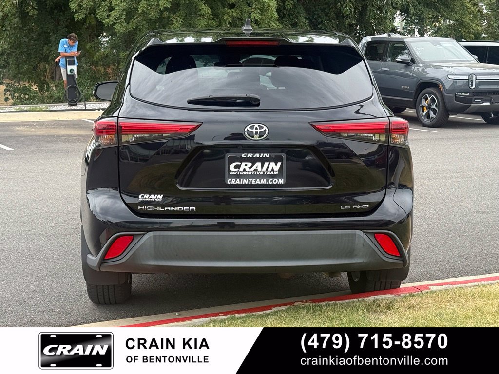 Used 2022 Toyota Highlander LE AWD/4WD image 6