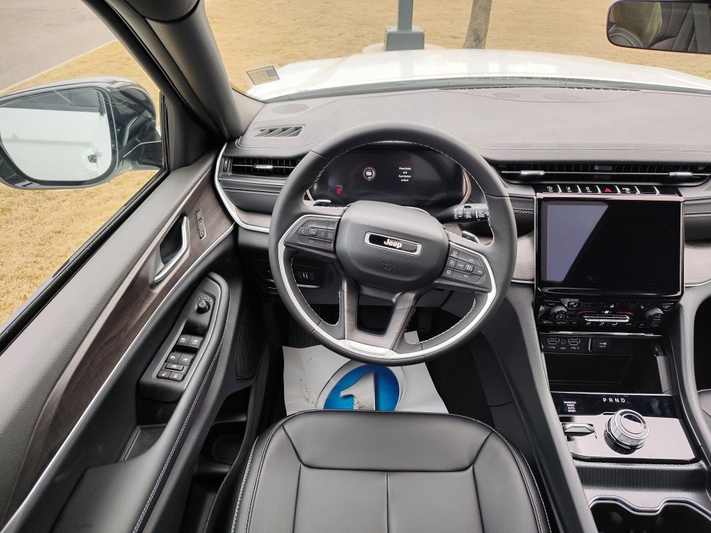 New 2025 Jeep Grand Cherokee Limited AWD/4WD image 17