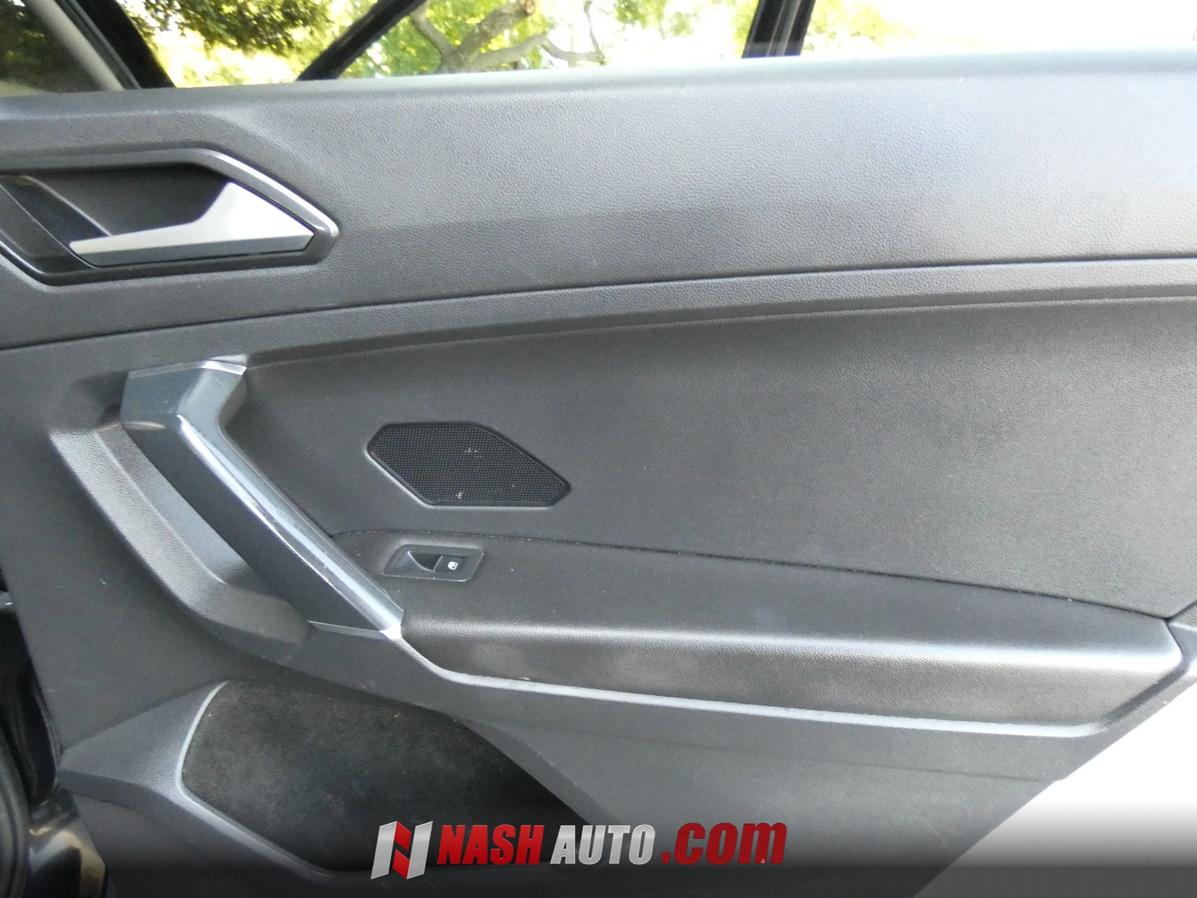 Used 2018 Volkswagen Tiguan SE w/ Panoramic Sunroof Package AWD/4WD image 37