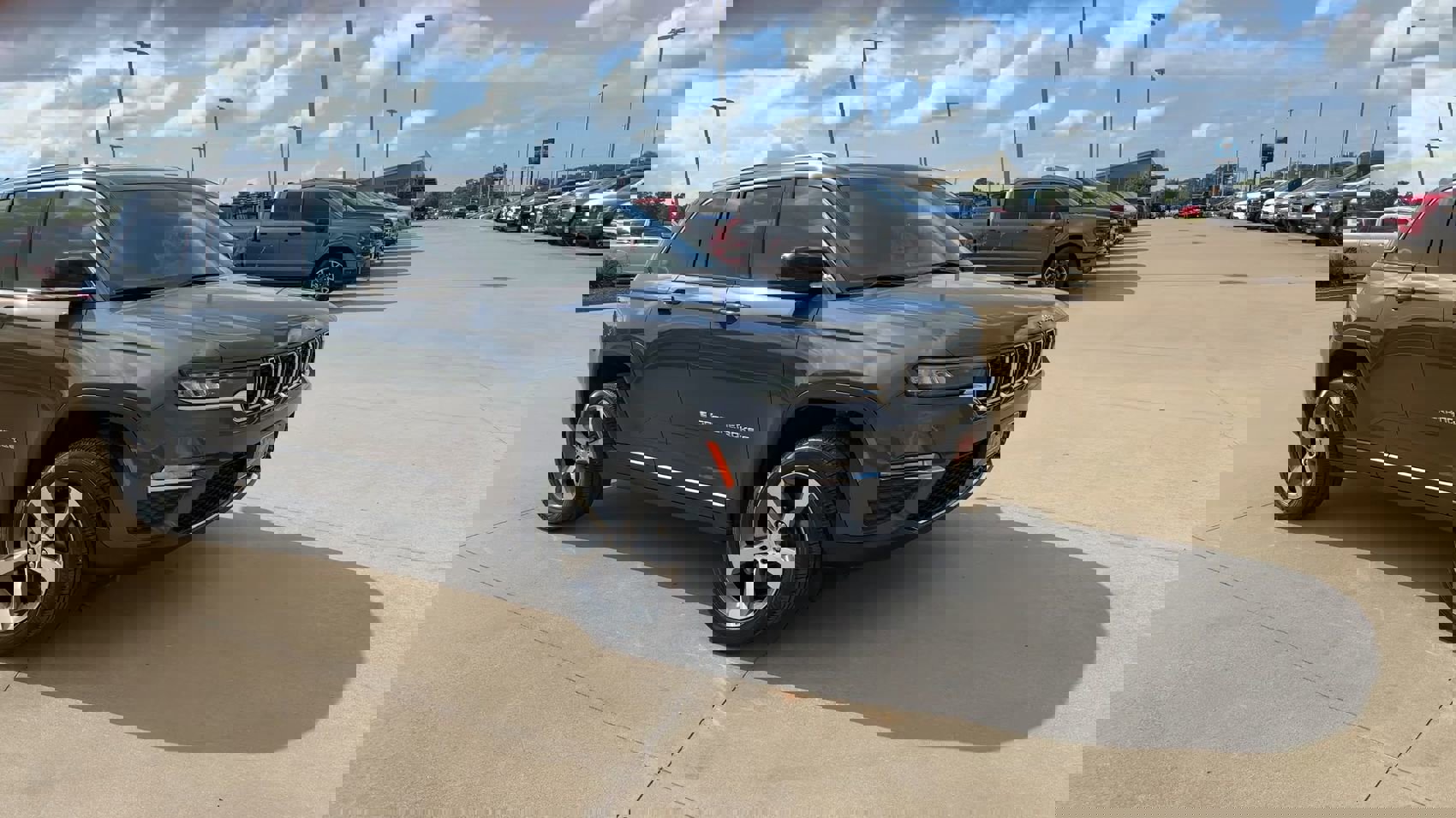 Used 2025 Jeep Grand Cherokee Limited image 9