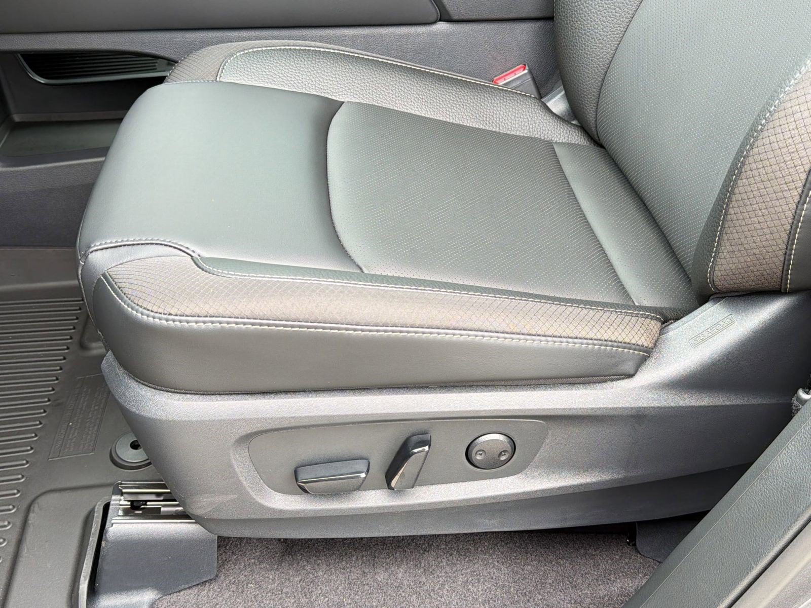 New 2026 Nissan Pathfinder SL FWD image 14