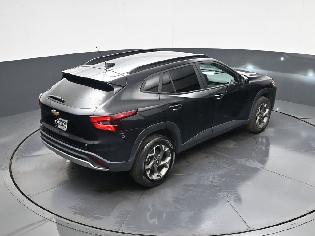Used 2024 Chevrolet Trax LT w/ LT Convenience Package image 29