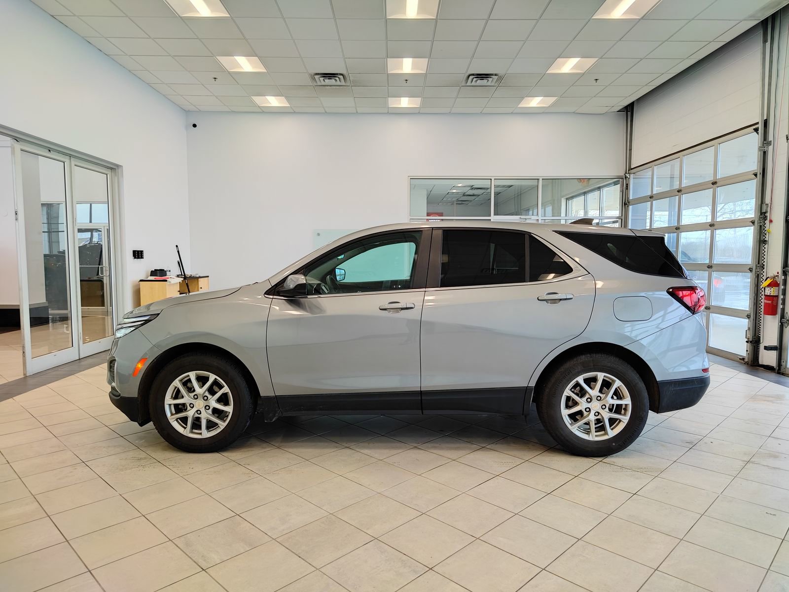 Used 2023 Chevrolet Equinox LT image 6