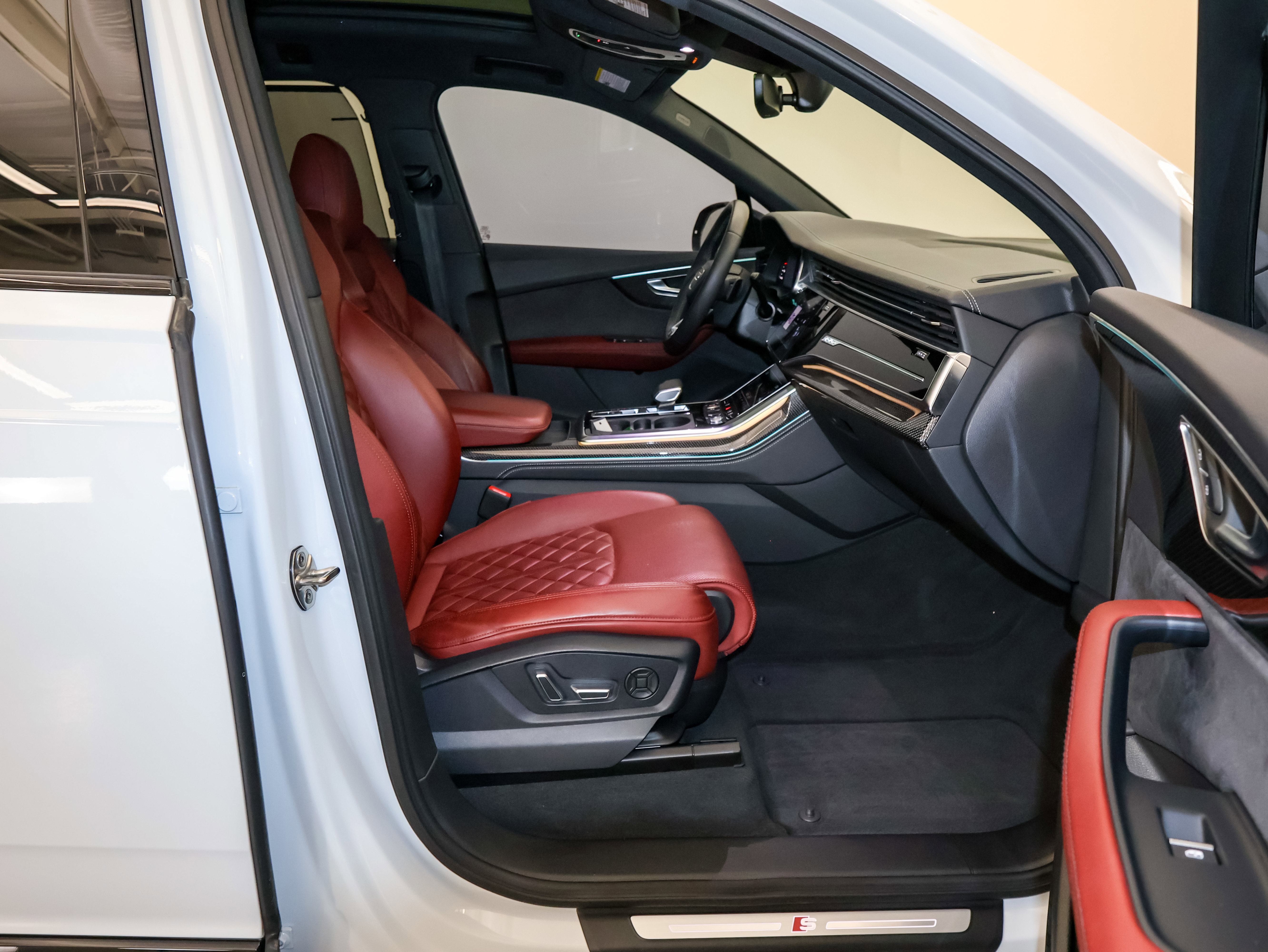 Used 2024 Audi SQ7 Premium Plus w/ Executive Package image 48