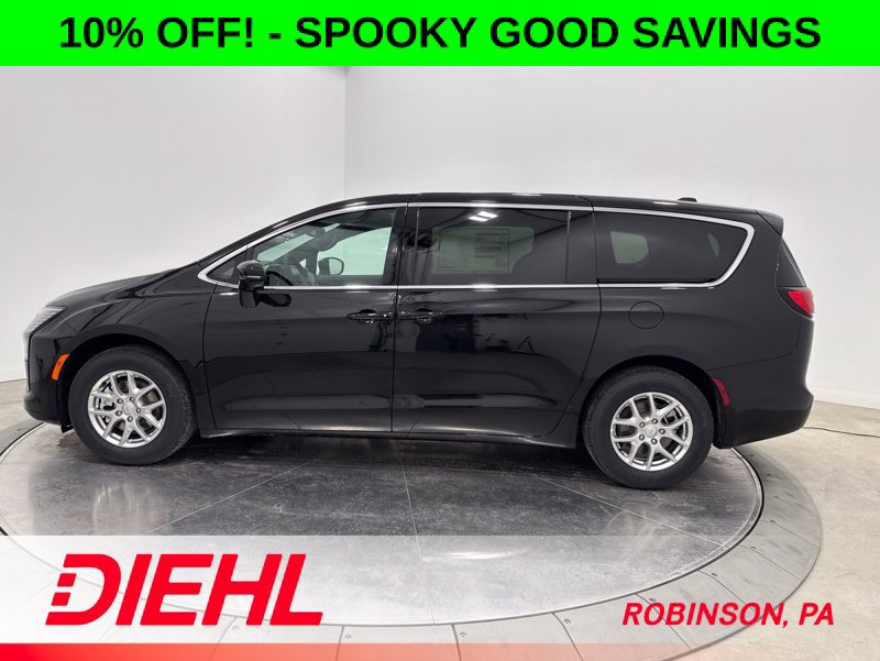 New 2027 Chrysler Pacifica Select w/ Family Tech Group FWD image 4