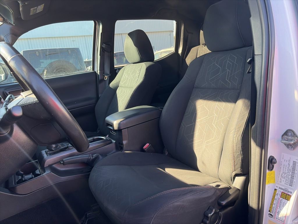 Used 2018 Toyota Tacoma TRD Sport image 12