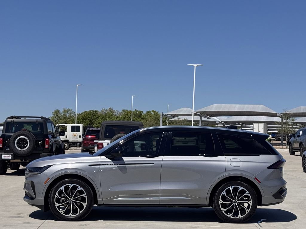 Used 2024 Lincoln Nautilus Reserve w/ Equipment Group 203A image 3