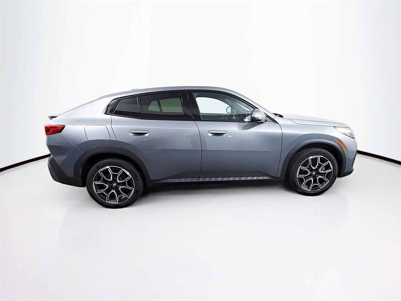 Used 2025 BMW X2 xDrive28i image 8