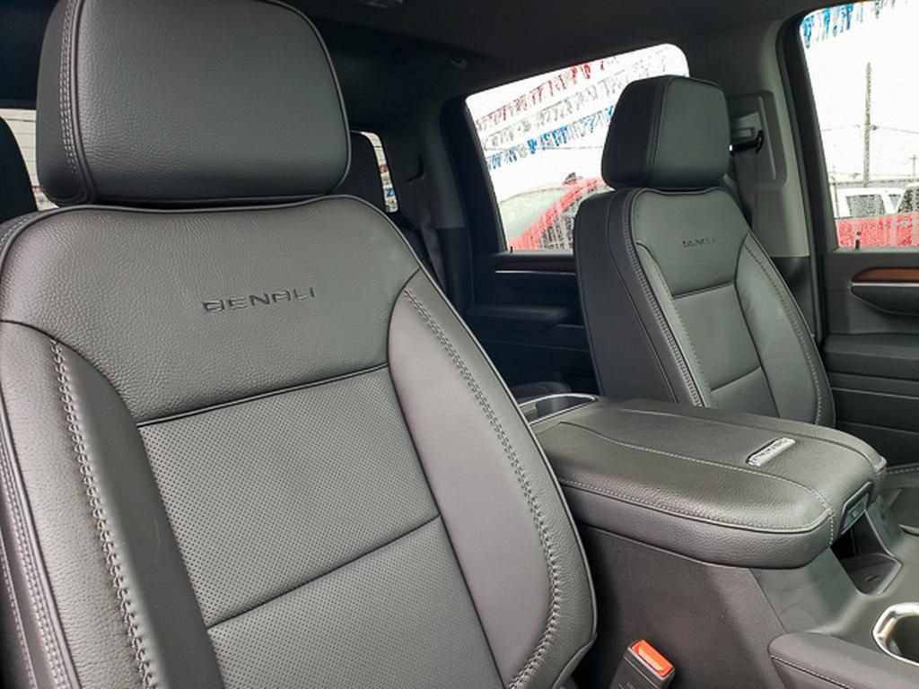 Used 2025 GMC Sierra 3500 Denali w/ Denali Reserve Package AWD/4WD image 46