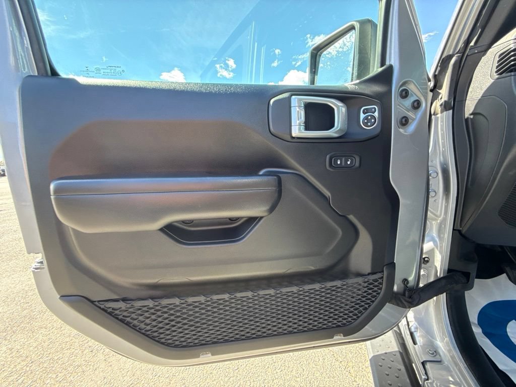 Used 2021 Jeep Gladiator Rubicon w/ LED Lighting Group AWD/4WD image 18