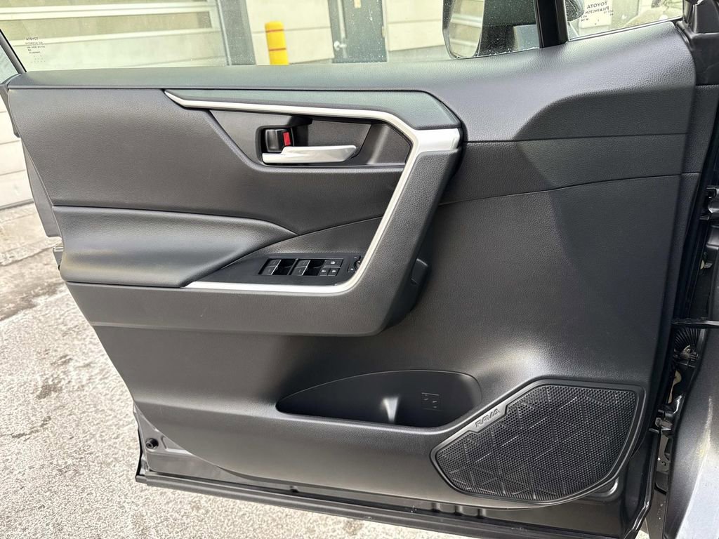 Used 2025 Toyota RAV4 XLE image 23