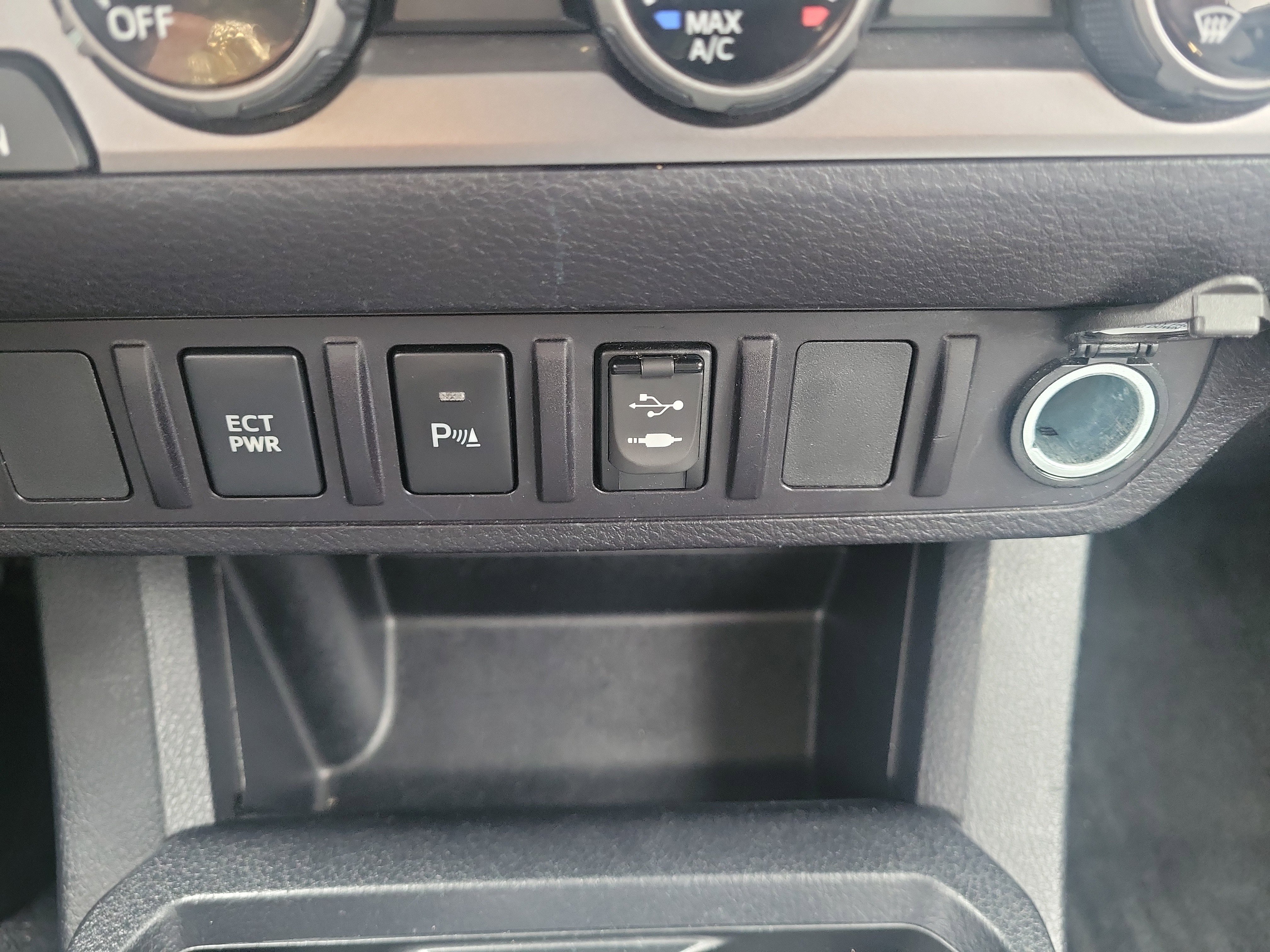 Used 2017 Toyota Tacoma SR5 w/ Tow Package image 28