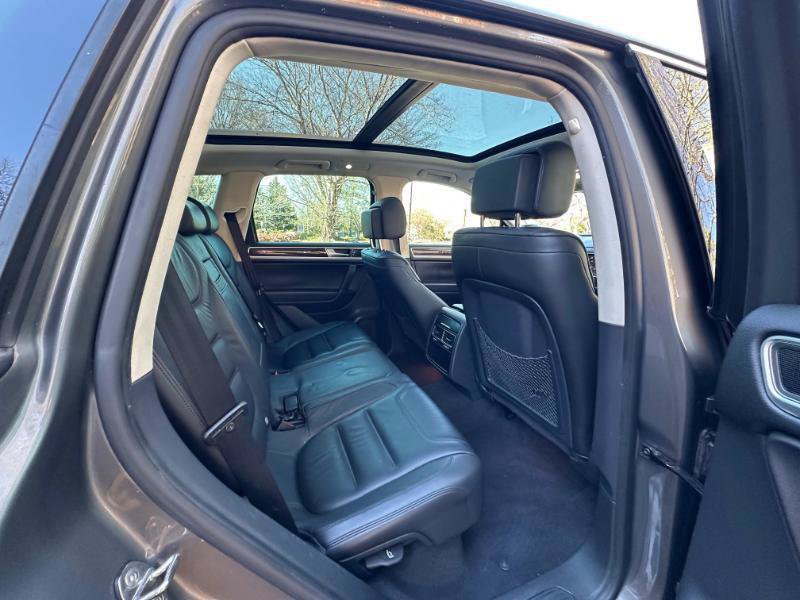 Used 2015 Volkswagen Touareg VR6 AWD/4WD image 38