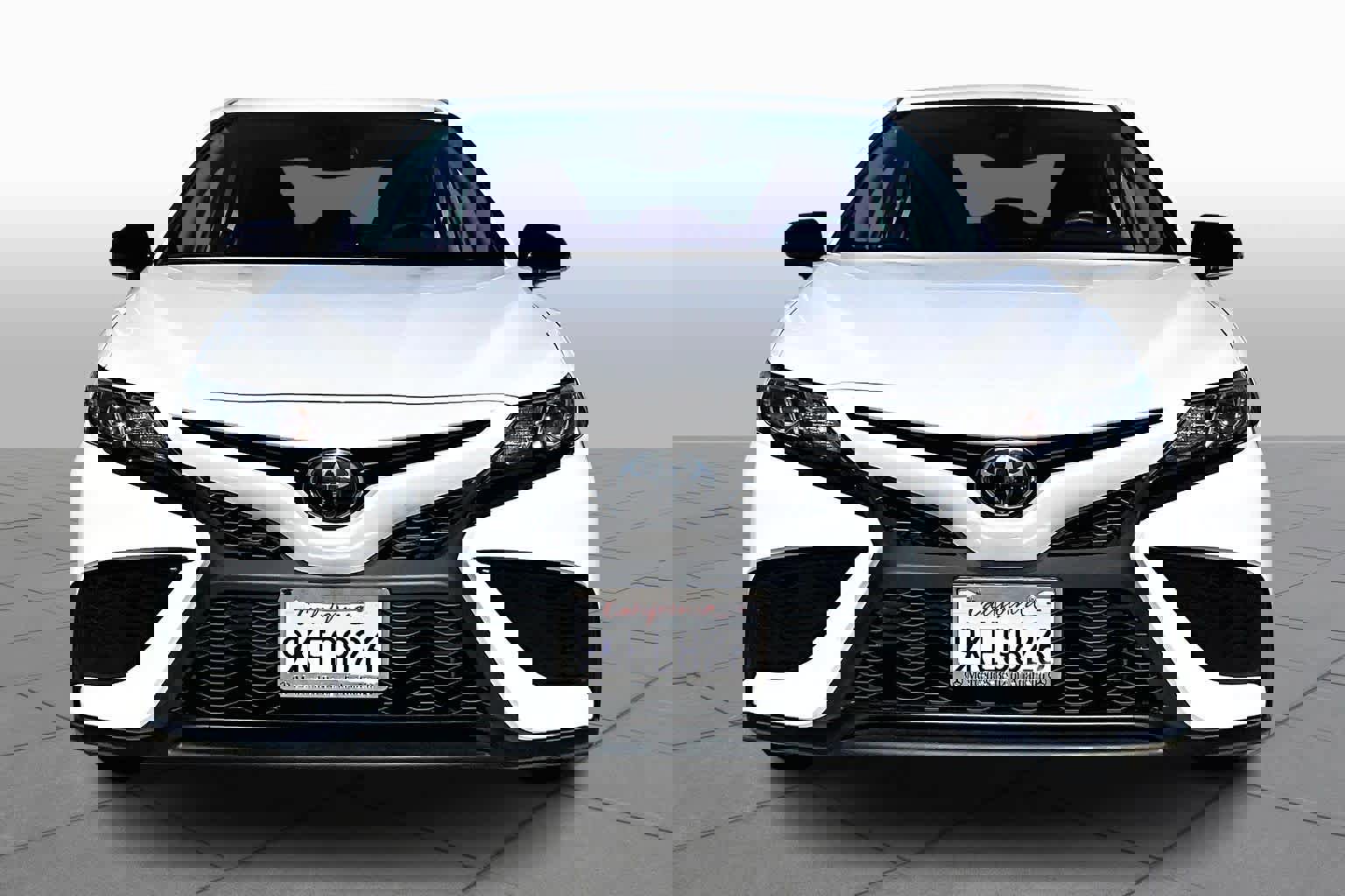 Used 2024 Toyota Camry SE image 4