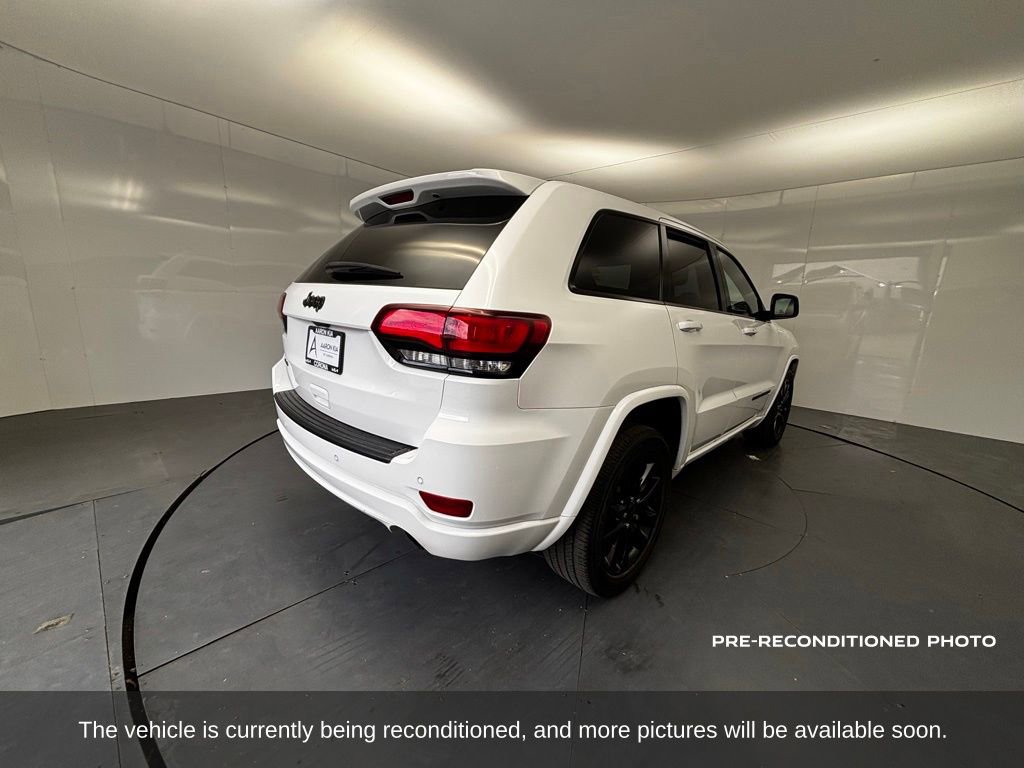 Used 2021 Jeep Grand Cherokee Laredo X AWD/4WD image 4